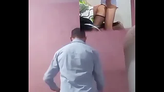 O Executivo socando forte